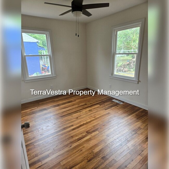Building Photo - Renovated 3 Bed in Upper Deerfield