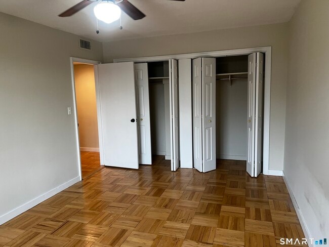 Building Photo - 869 Farmington Ave