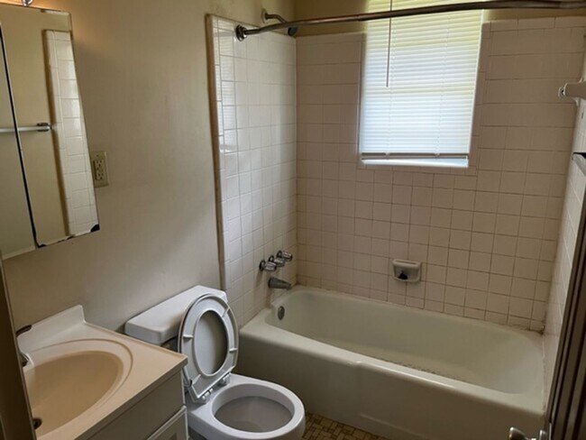 Building Photo - Camellia Cove Apartment Homes