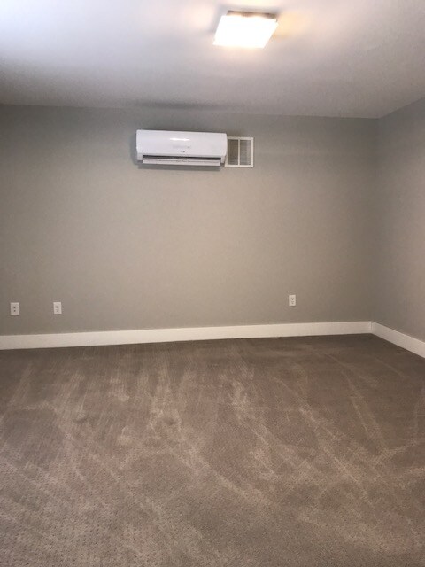 Building Photo - 868 1/2 S Main St