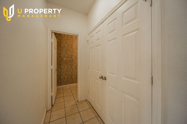 Building Photo - Sweet townhome in the heart of Plano