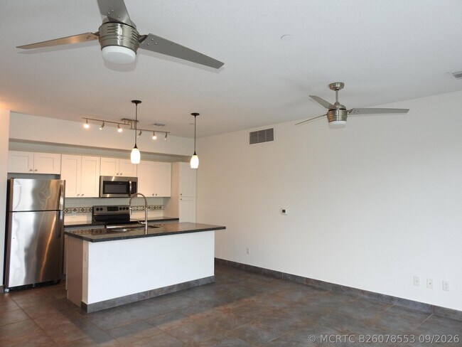 Building Photo - 1550 NE 34th Ct