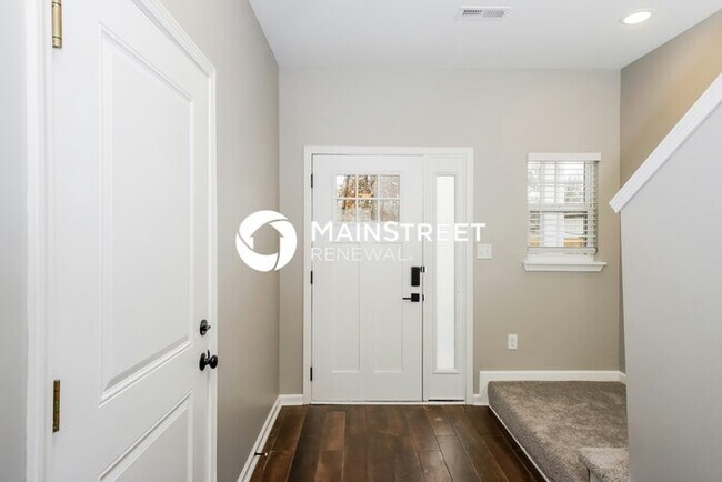 Building Photo - 3 Bedroom Pet-Friendly Home in Jeffersonville, IN with Main Street Renewal