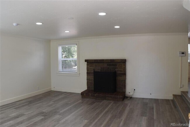 Building Photo - 1328 E St Vrain St