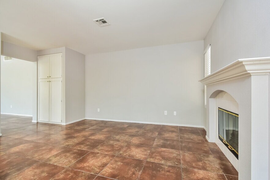 Building Photo - 1621 Running Creek Dr