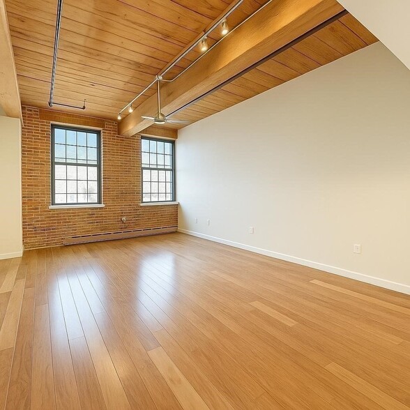 Building Photo - 130 John St