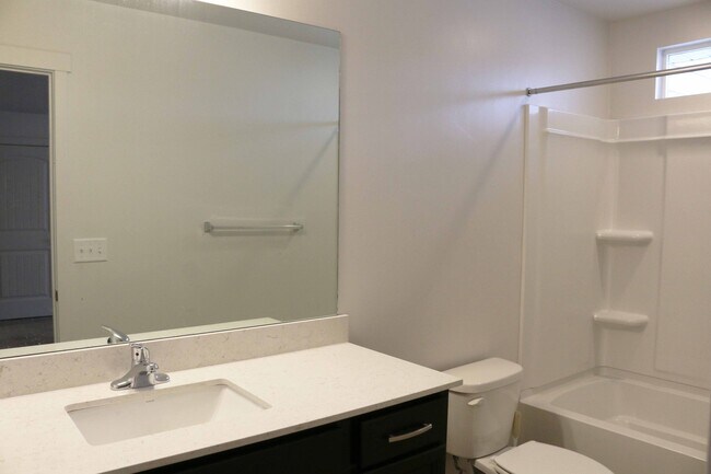 Building Photo - Amazing Townhome in Legacy Ranch!