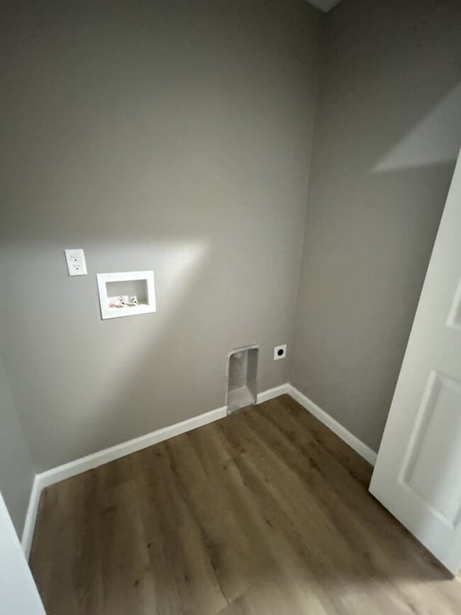 Building Photo - 714 Columbus St