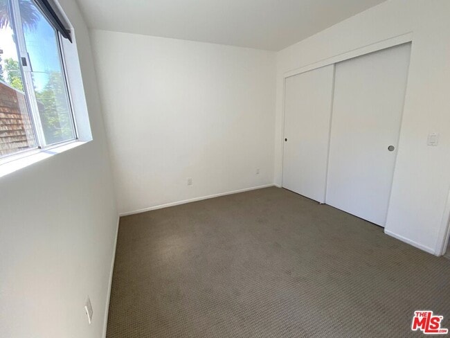 Building Photo - 504 Altair Pl