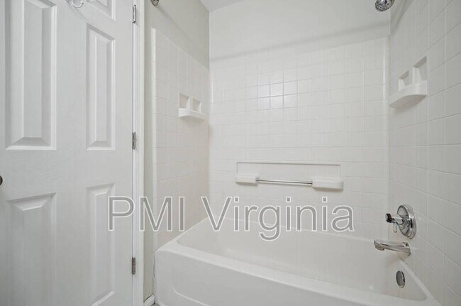 Building Photo - 1213 Ruxton Ct