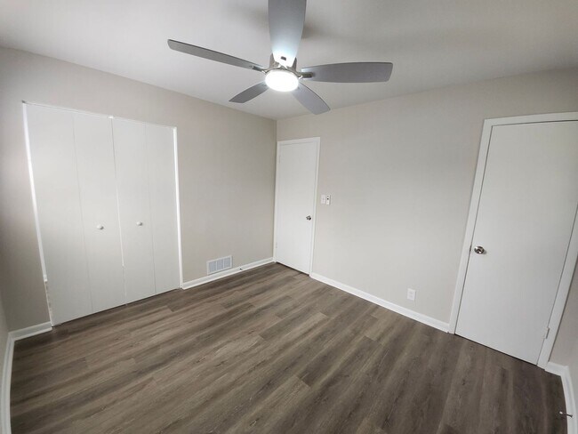 Building Photo - 5370 Longmeadow Ln