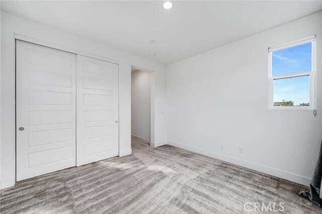 Building Photo - 106 Draw