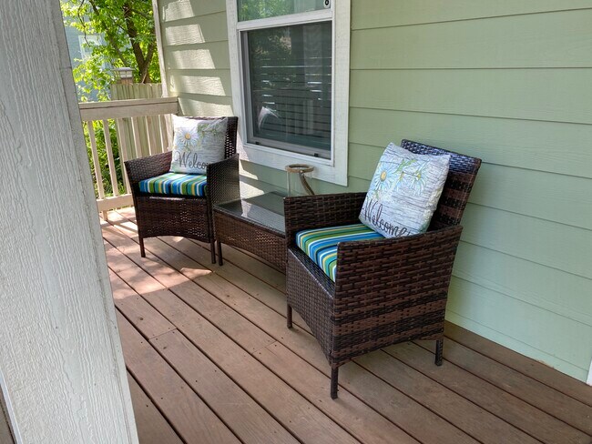 Building Photo - 1011 Everett Pl