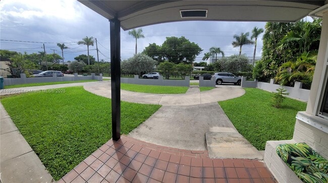 Building Photo - 8839 SW 28th St