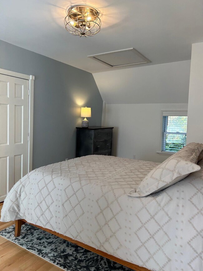 Building Photo - 9 Angle St