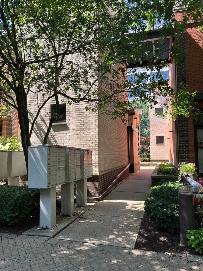 Building Photo - 954 N Crosby St