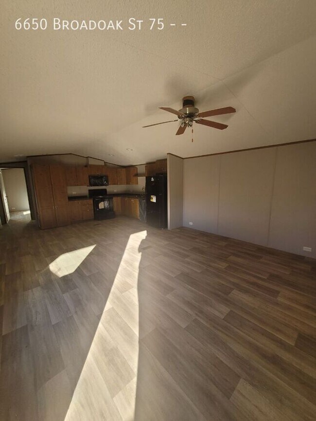 Building Photo - 6650 Broadoak St