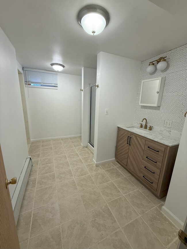 Building Photo - 6 Wells Farm Dr