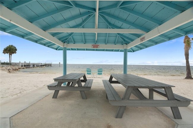 Building Photo - 5008 S Shore Dr