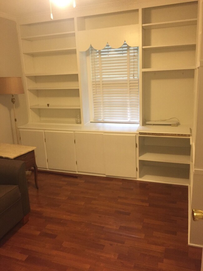 Building Photo - Greenville - 2BR, 1BA, 1000SF