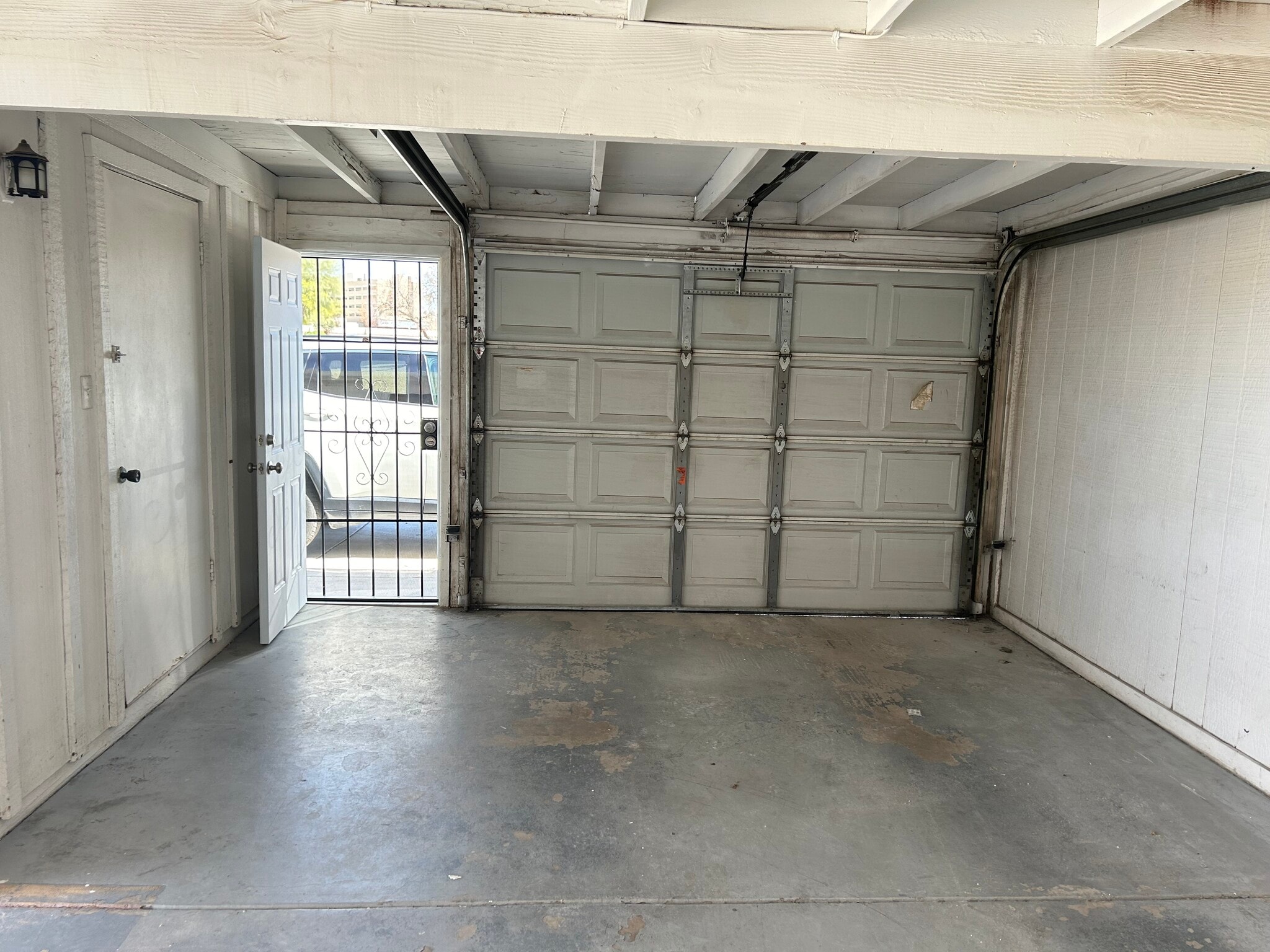 Garage - 10464 W Oakmont Dr