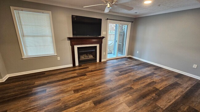 Building Photo - DON'T MISS THIS STUNNER!  3 Bedroom End Unit Townhome in Quiet Location!
