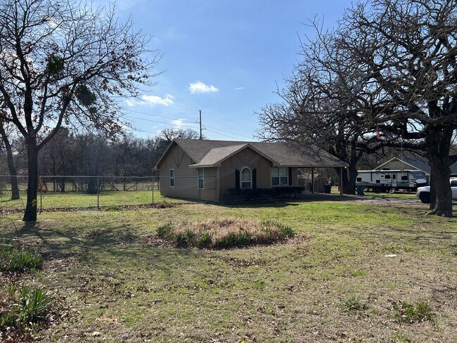 Building Photo - Cozy 2 Bed 2 Bath Home