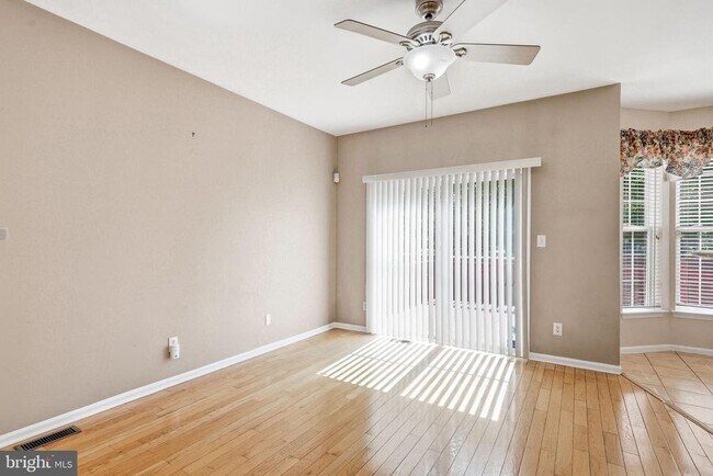 Building Photo - 445 Tuvira Ln