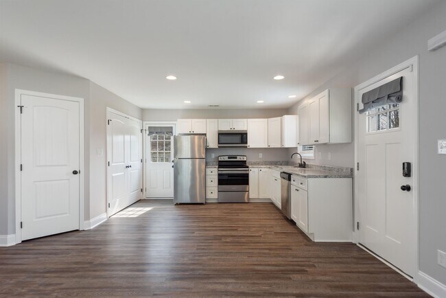 Building Photo - 253 W Watt St