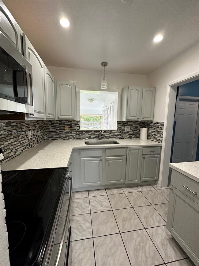 Building Photo - 9450 SW 181st Terrace