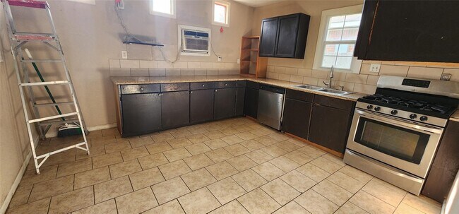 Building Photo - 9710 Fieldbloom Ln