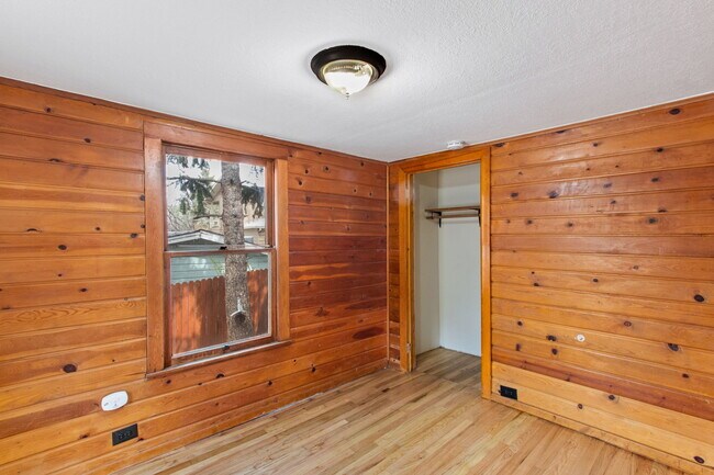 Building Photo - 807 Shoshone Pl