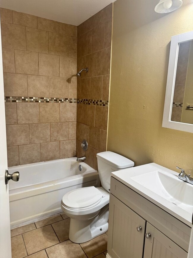 Building Photo - 4814 E Rialto Ave