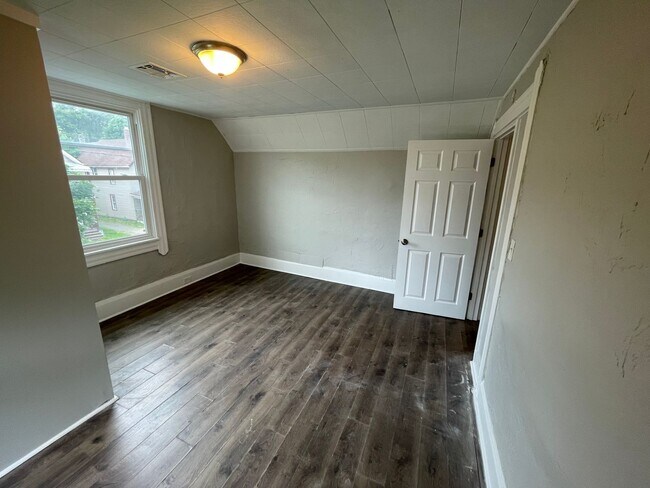 Building Photo - 2096 W 93