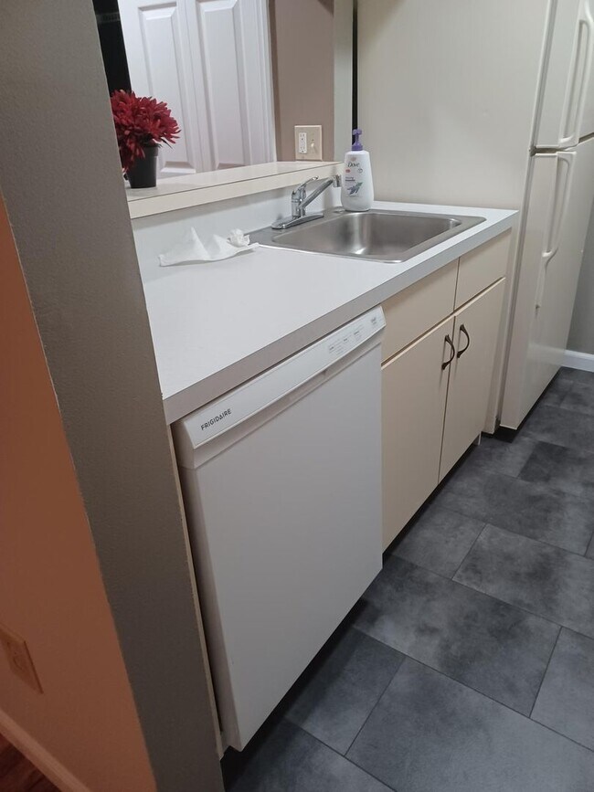 Building Photo - Preserves at River's Edge