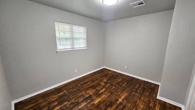 Building Photo - Beautifully Renovated 4 Bed