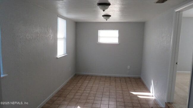 Building Photo - 7039 Cotillion Rd N