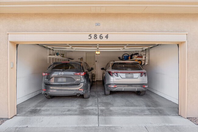 Building Photo - Modern Comfort Meets Mountain Convenience ...