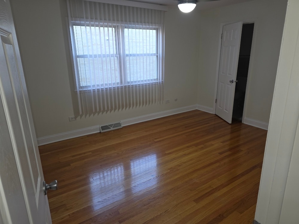 Building Photo - 826 E Capri Dr