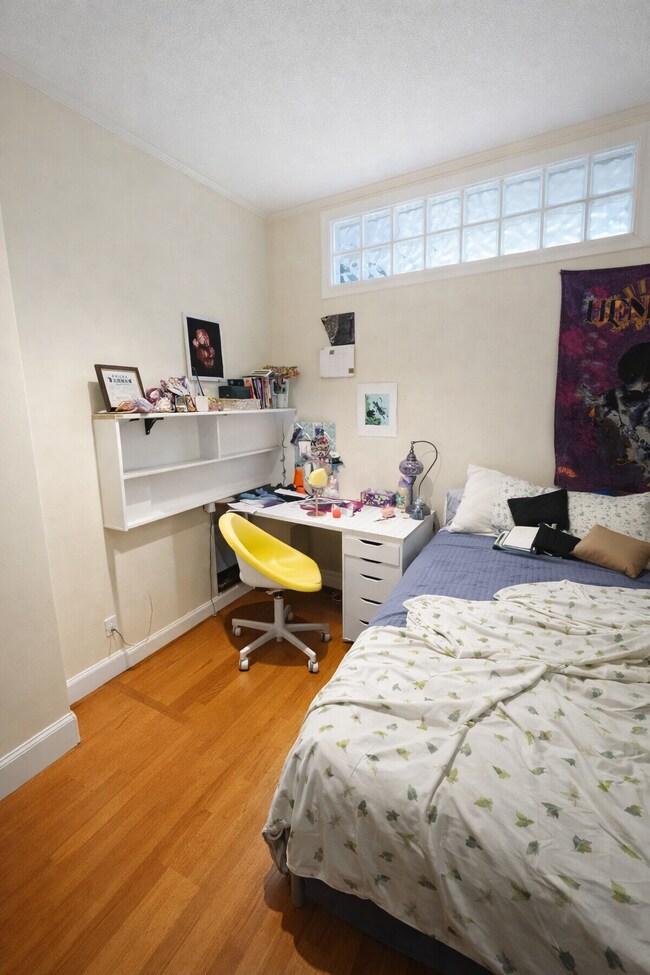 Building Photo - 52 Fenway