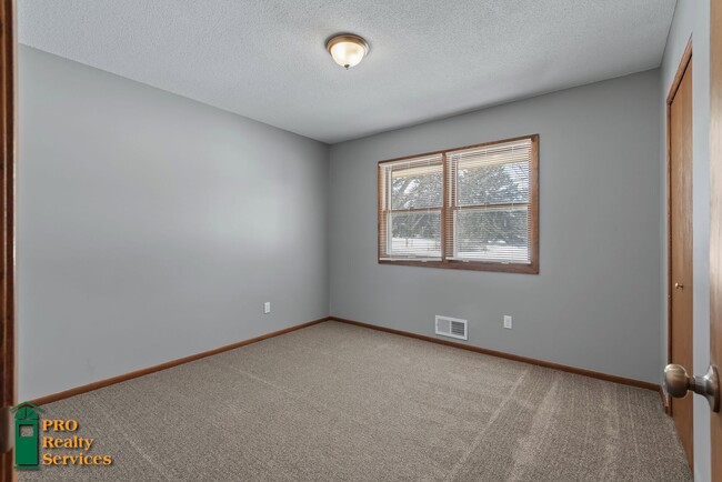 Building Photo - 3 Bedroom Home in Lake Elmo