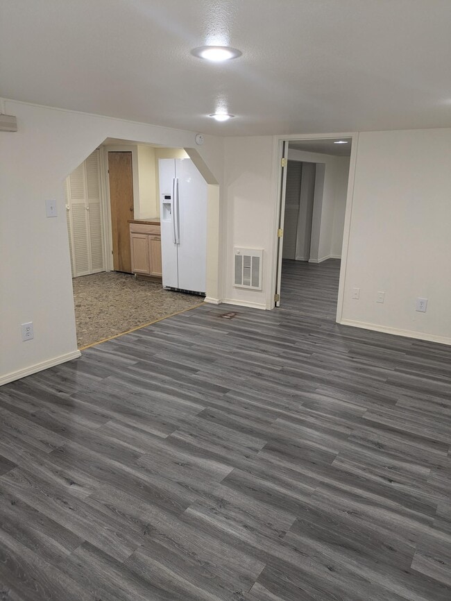 Building Photo - 1547 Sturgus Ave S