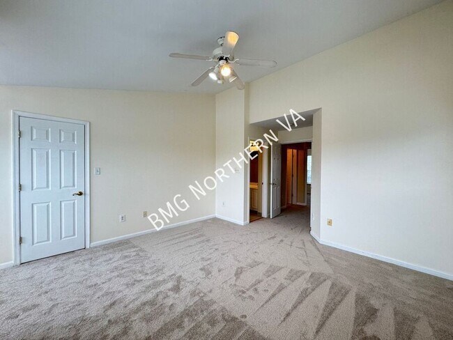 Building Photo - 10230 Magnolia Grove Dr