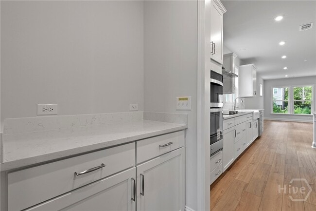 Building Photo - 147 Higginson Dr