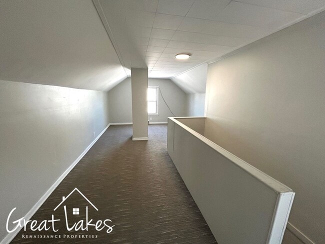 Building Photo - Beautiful 3 Bedroom 1 Bathroom now availab...