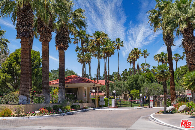 Building Photo - 2800 N Los Felices Rd