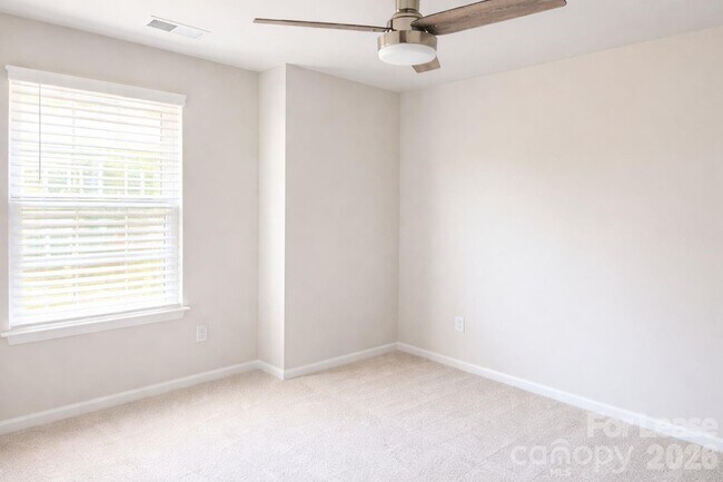 Building Photo - 1115 Bandon Dr