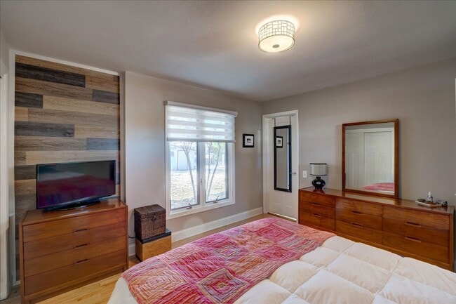 Building Photo - 5601 Russett Rd