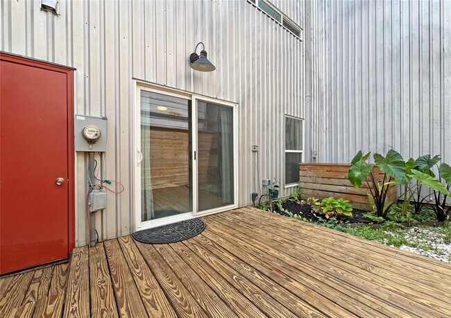 Building Photo - 803 Detering St