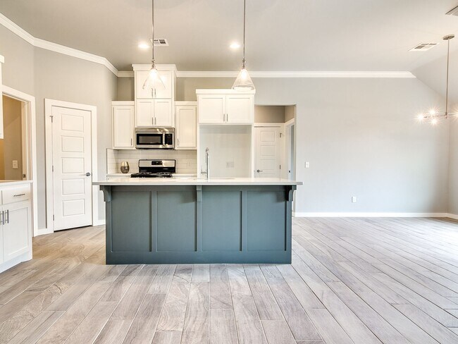 Building Photo - Modern Home in Edmond Schools - 4 bedrooms...